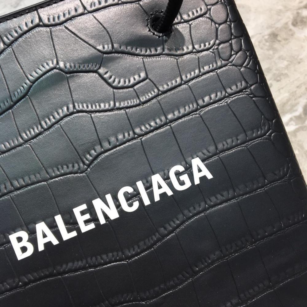 Elegant Leather Top Handle Bag