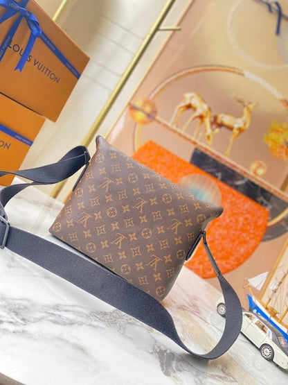 Modern Refined Shoulder Bag
