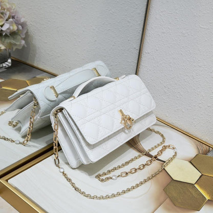 Classic Refined Leather Shoulder Bag