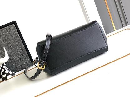 Luxury Gold Crossbody Bag – Special Edition