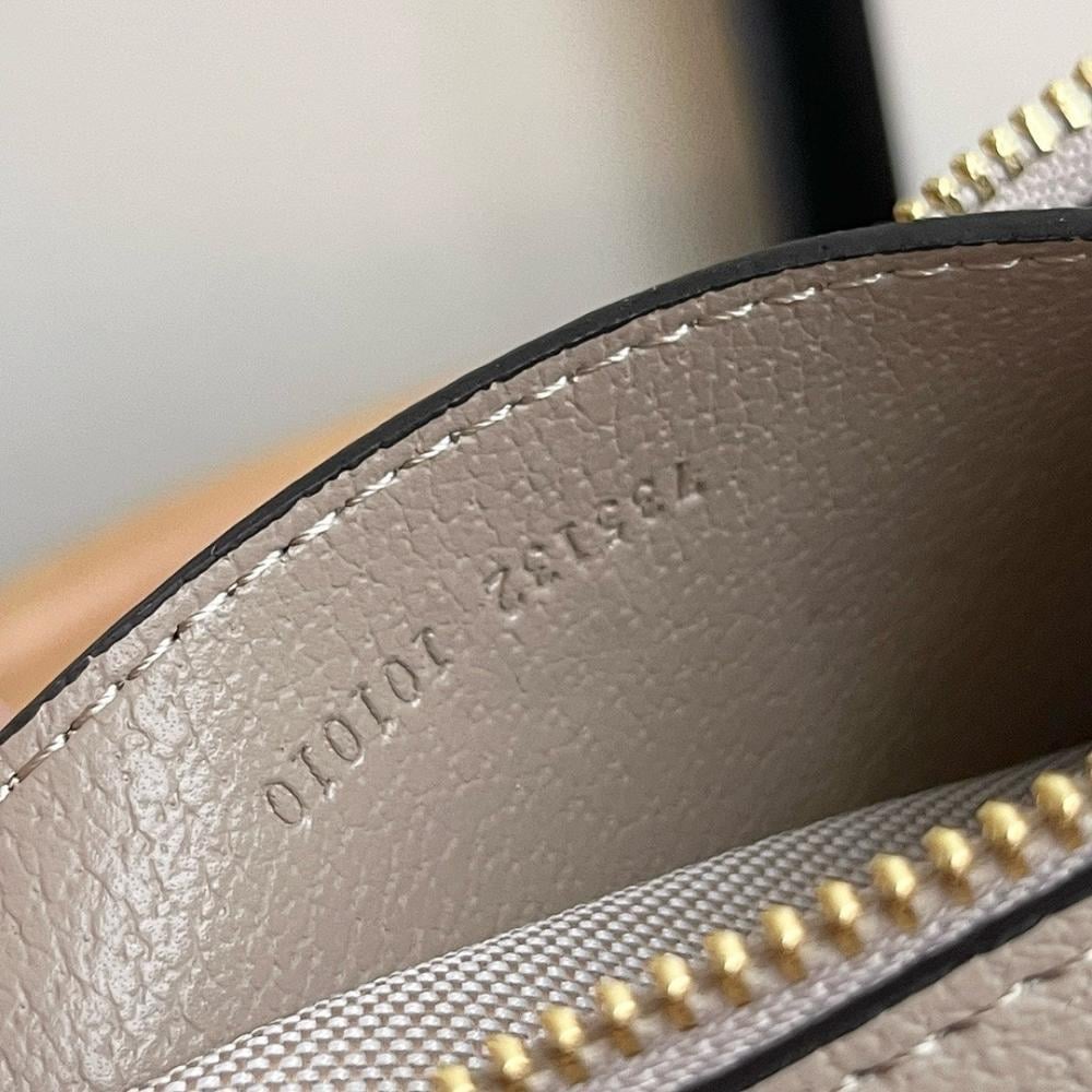 Modern Refined Shoulder Bag