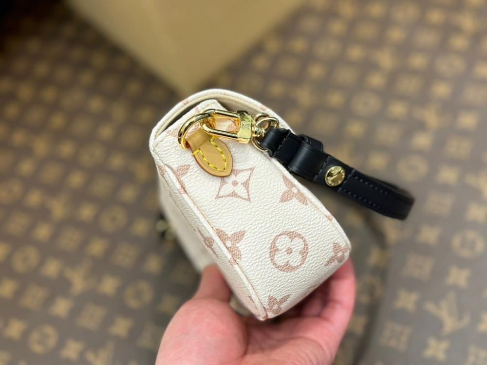 Classic Leather Shoulder Bag – Special Edition