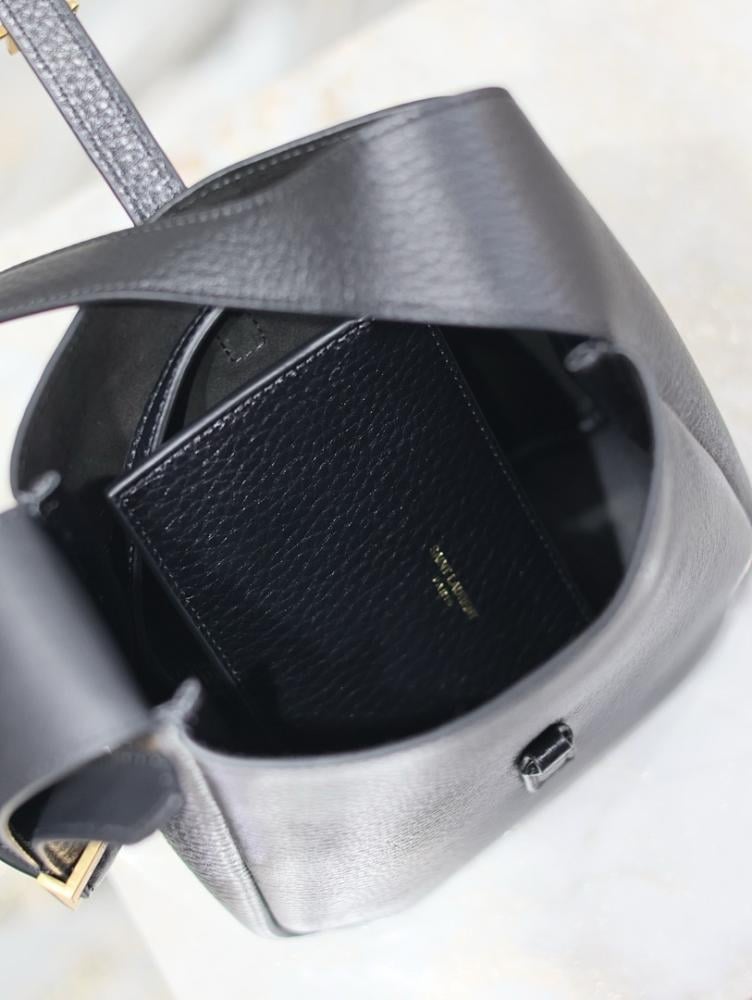 Alma Leather Shoulder Bag