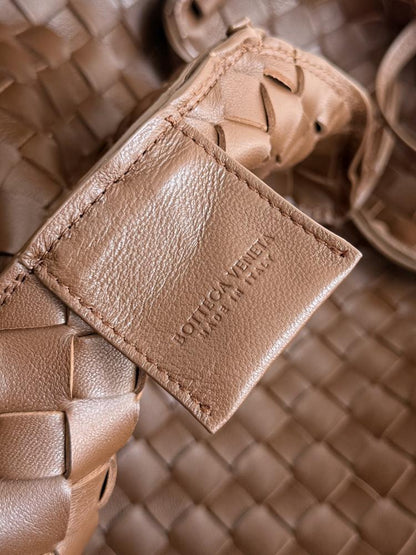 Elegant Leather Shoulder Bag