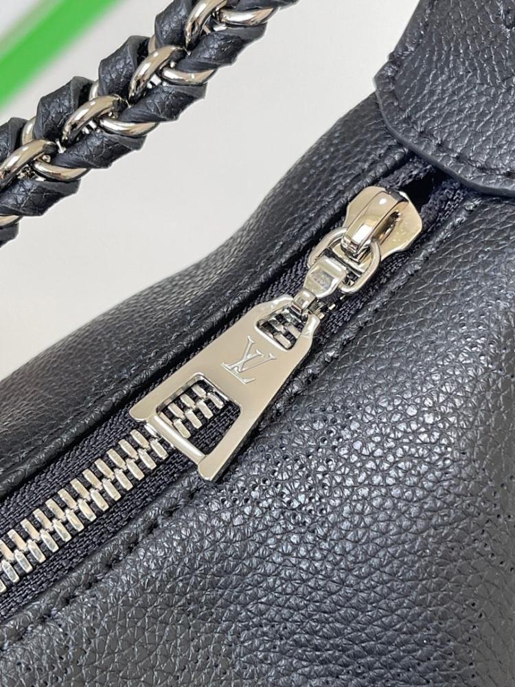 Elegant Stylish Woven Calfskin Shoulder Bag – Limited Edition