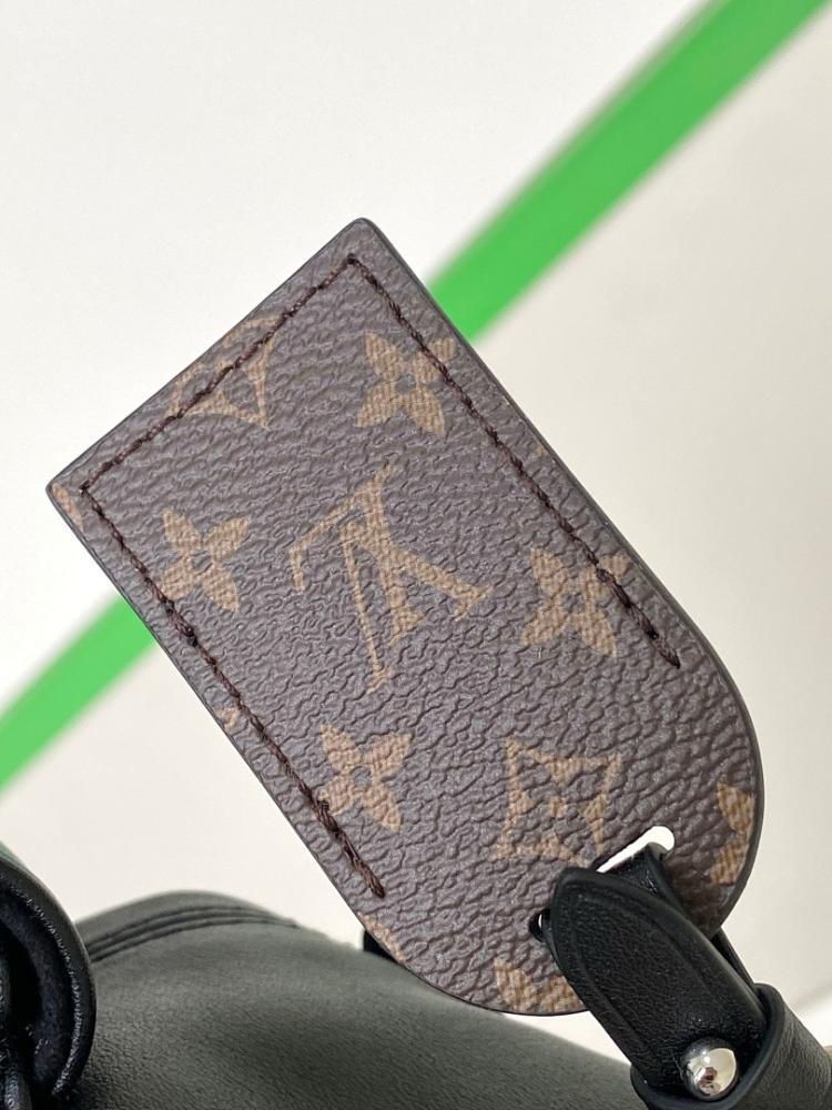 Classic Italian-Inspired Leather Shoulder Bag