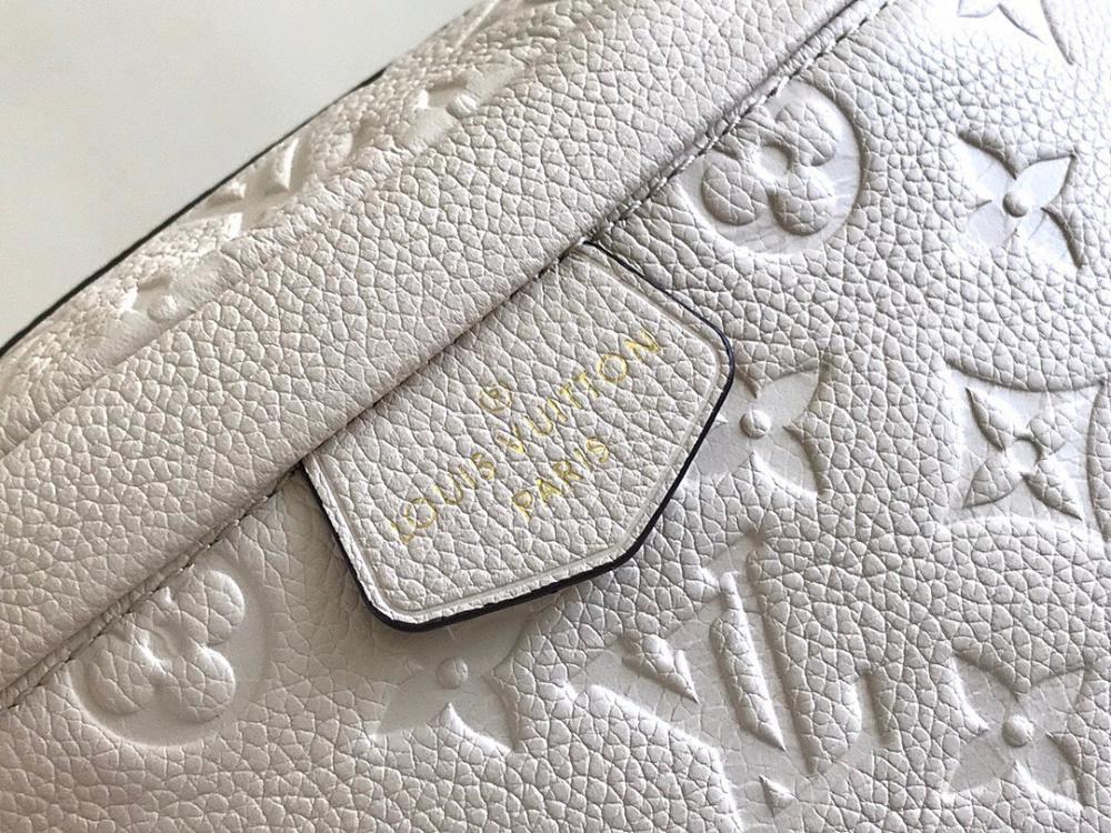 Classic Refined Crossbody Bag
