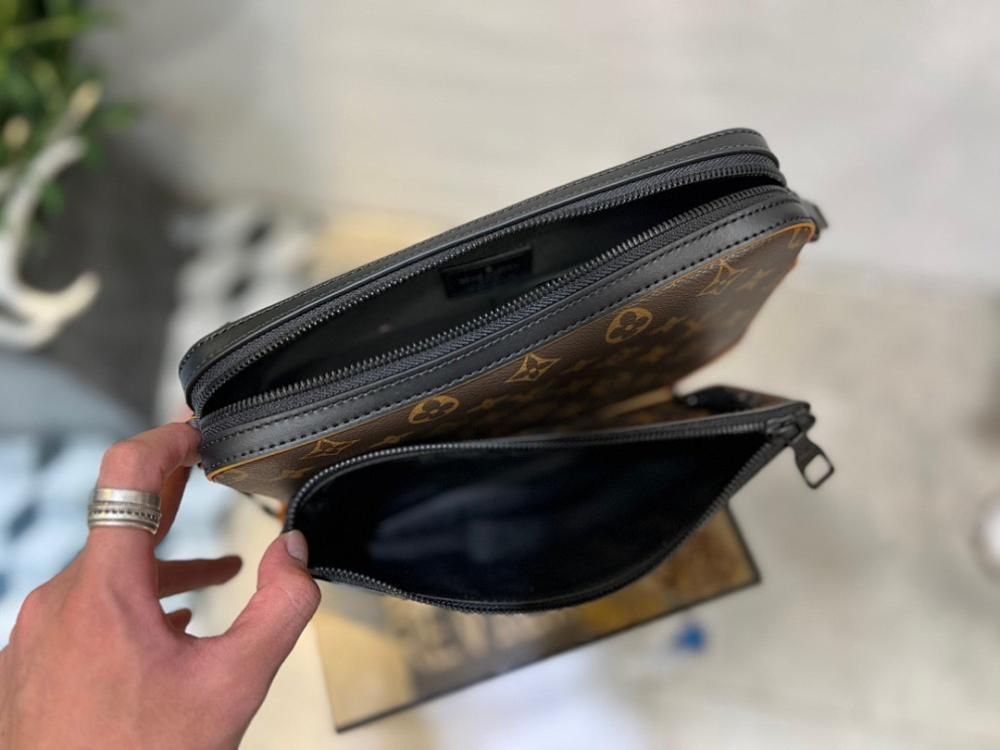 Modern Italian-Inspired Shoulder Bag