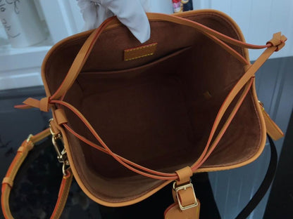 Classic Elegant Shoulder Bag