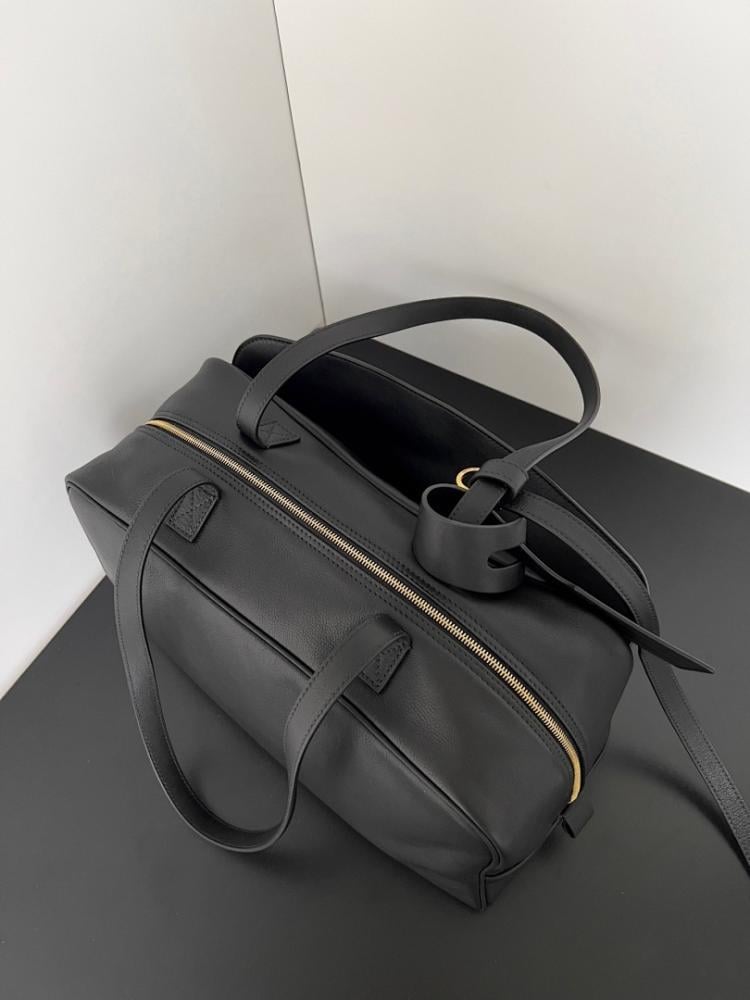 Modern Refined Crossbody Bag