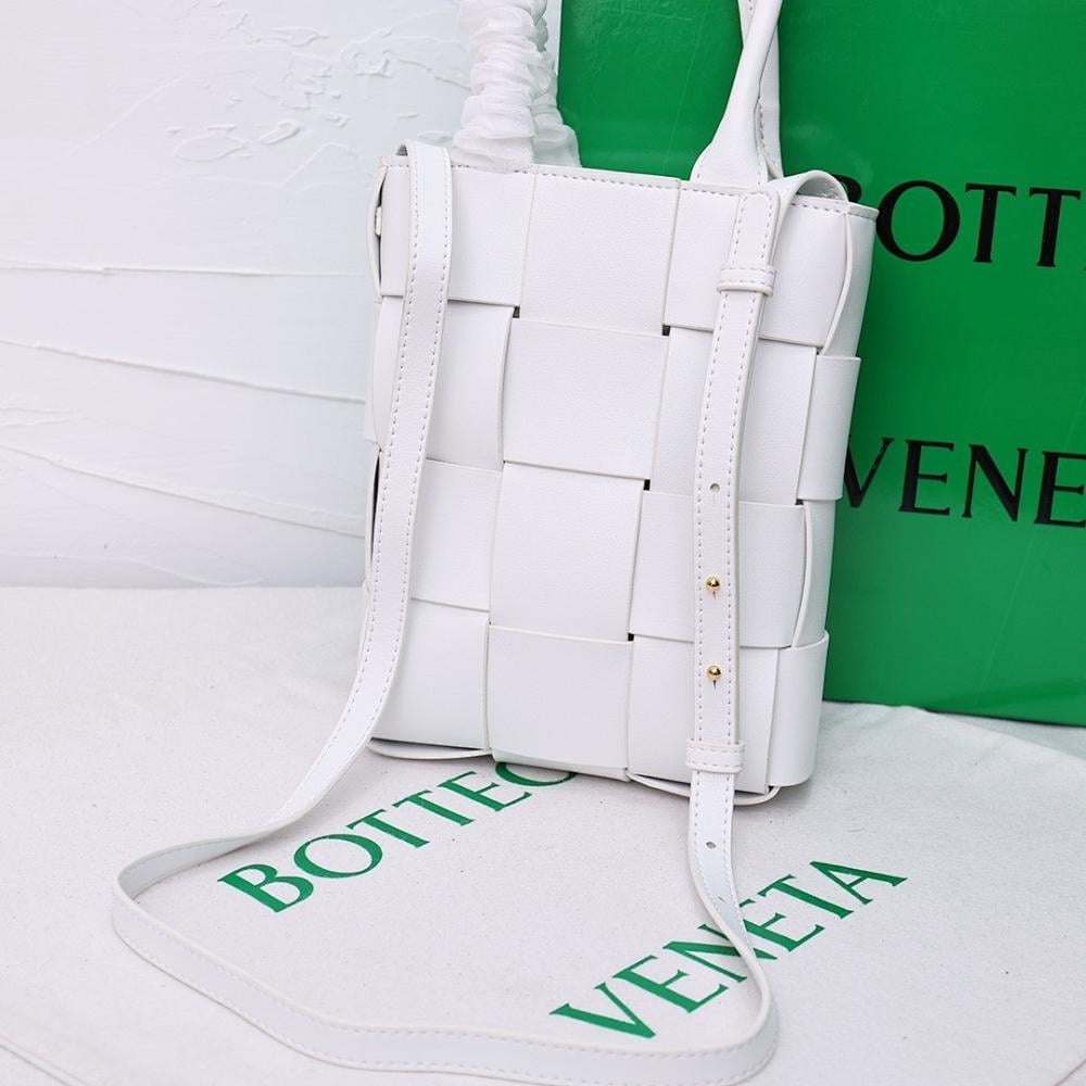 Modern Refined Woven Leather Crossbody Bag