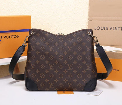 Classic Refined Leather Shoulder Bag