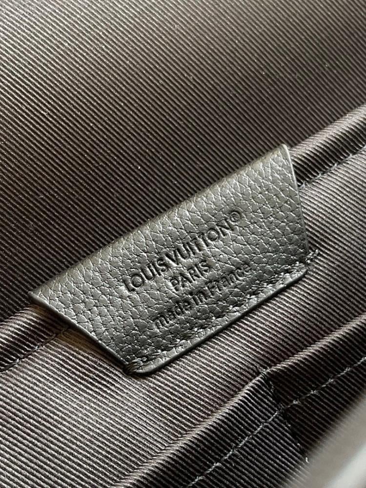 Luxury Elegant Leather Shoulder Bag – Limited Edition