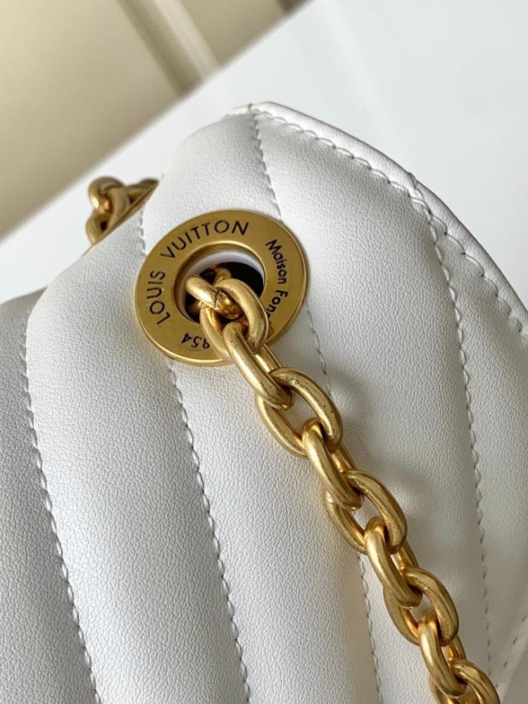 Classic Refined Quilted Leather Shoulder Bag