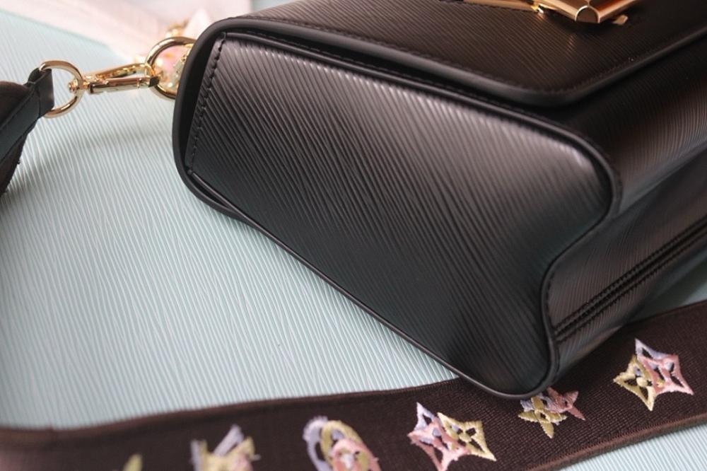Elegant Embroidered Leather Shoulder Bag – Limited Edition
