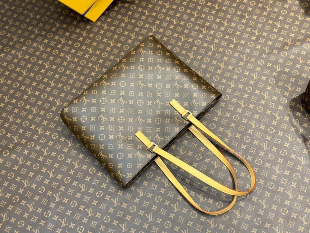 Italian-Inspired Stylish Calfskin Tote Bag