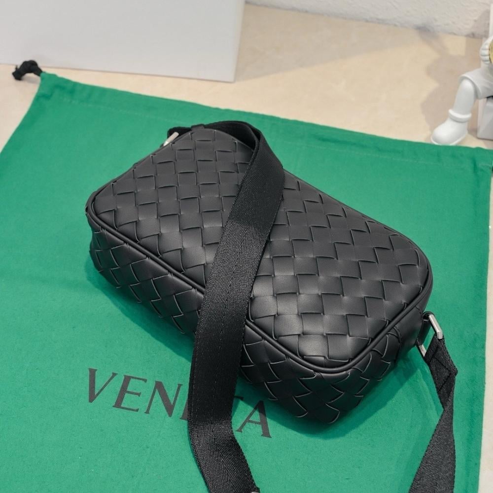 Elegant Premium Woven Leather Shoulder Bag