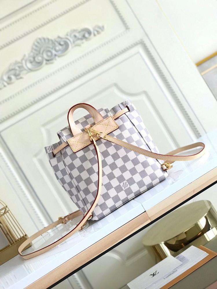 Elegant Refined Gold Shoulder Bag