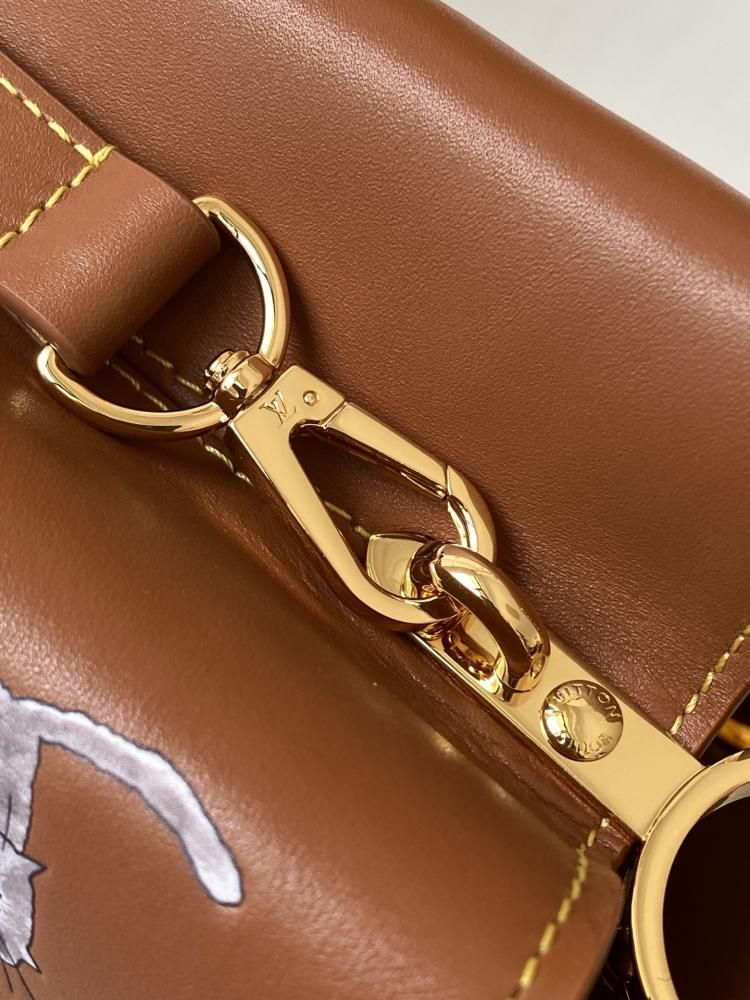 Classic Shoulder Bag