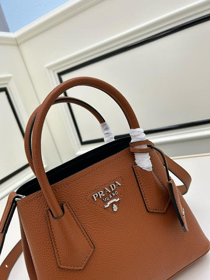 Luxury Refined White Quilted Leather Shoulder Bag