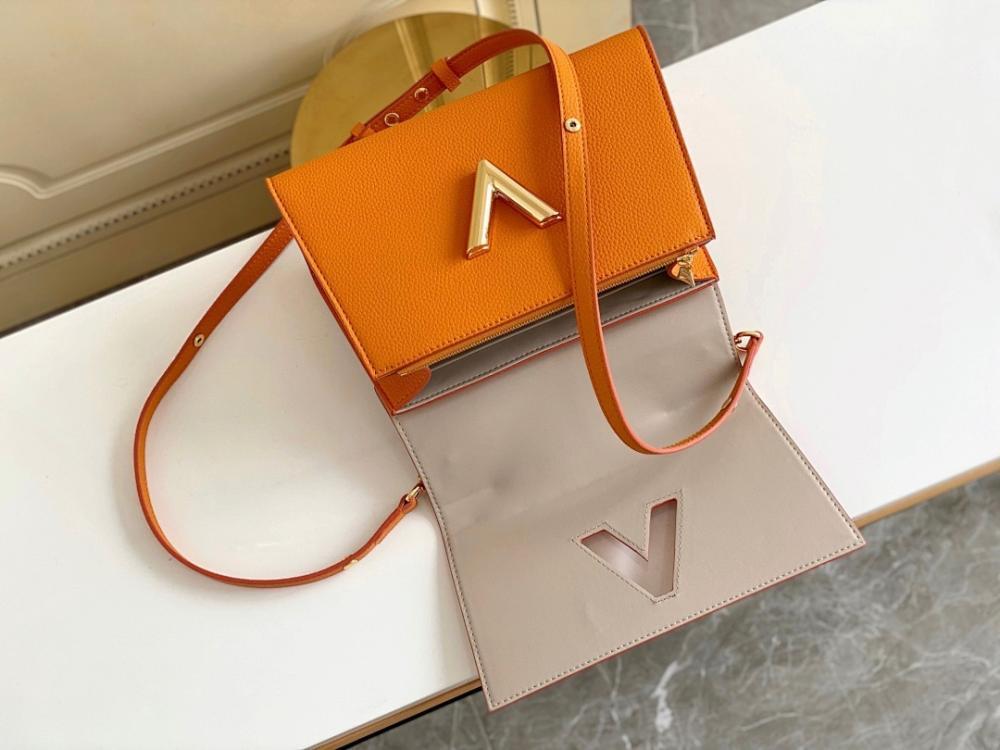 Twist Quilted Leather Shoulder Bag