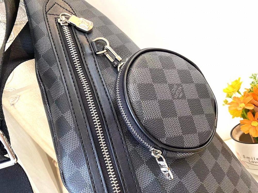 Elegant Refined Leather Crossbody Bag