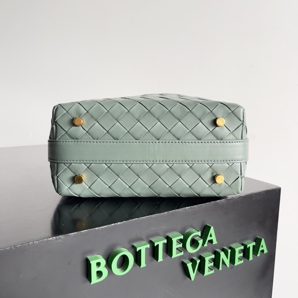 Classic Shoulder Bag