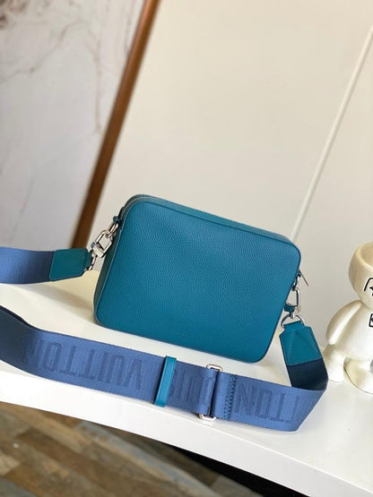 Elegant Refined Leather Shoulder Bag