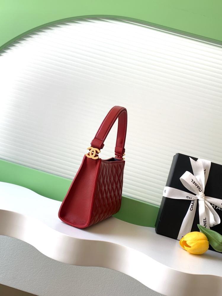 Classic Shoulder Bag