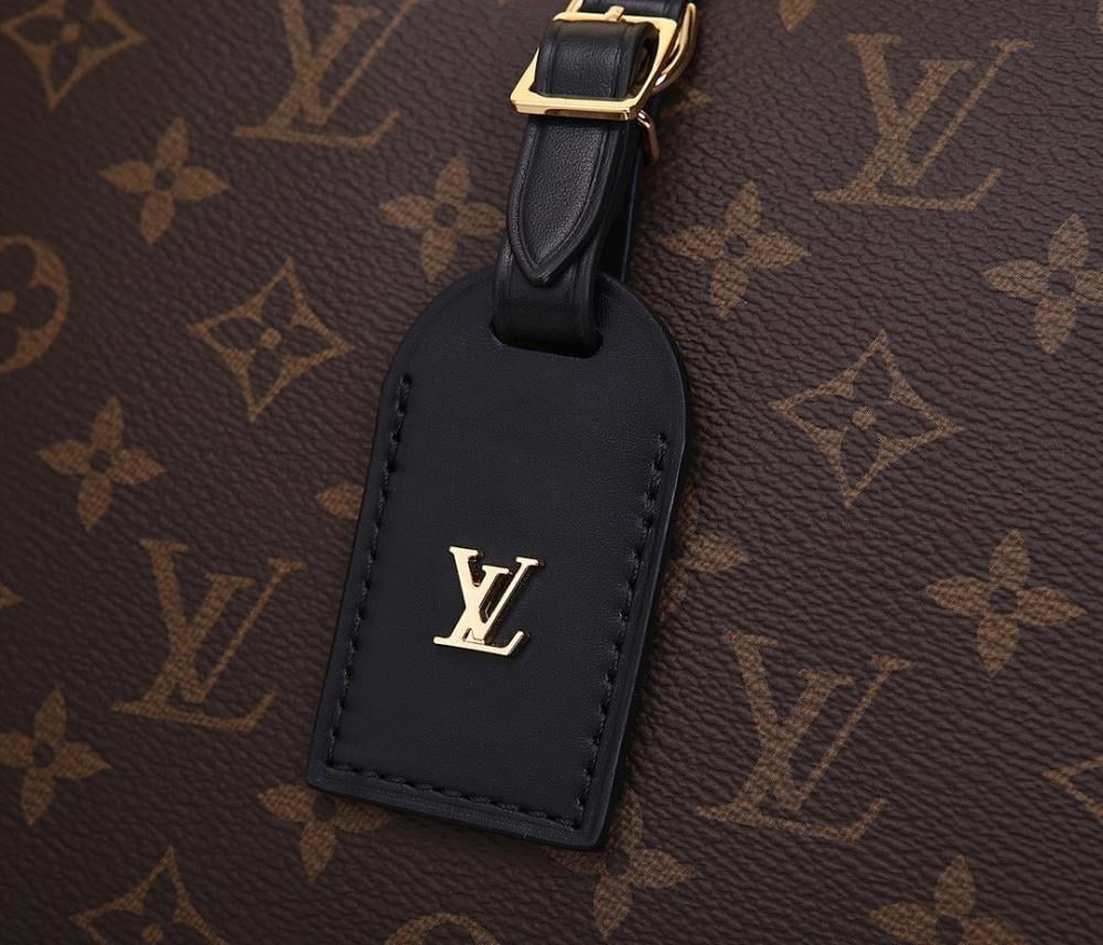 Classic Refined Leather Shoulder Bag