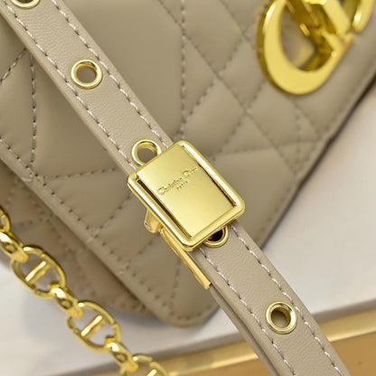 Elegant Stylish Gold Lambskin Shoulder Bag – Limited Edition