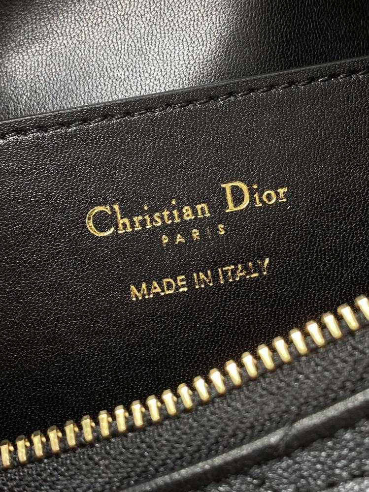 Elegant Leather Top Handle Bag