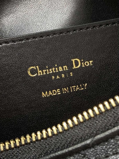 Elegant Leather Top Handle Bag