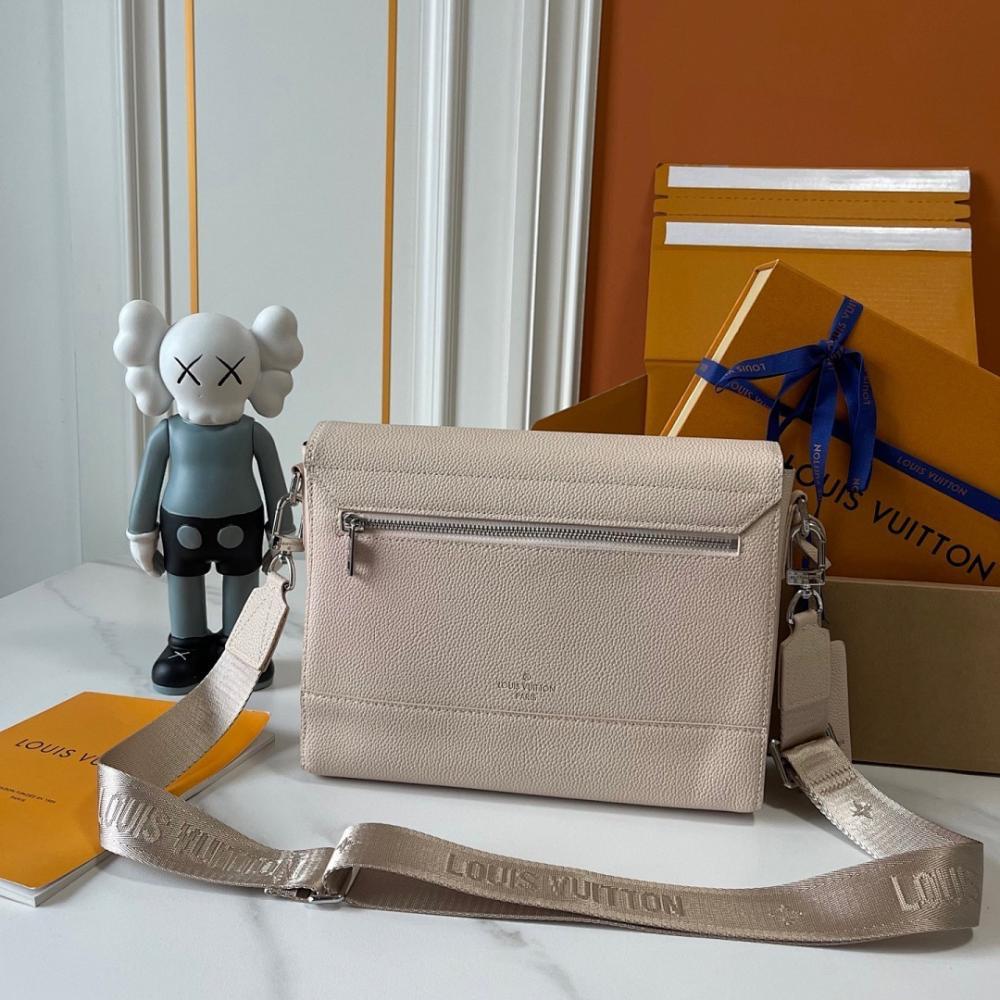 Modern Elegant Leather Top Handle Bag – Limited Edition