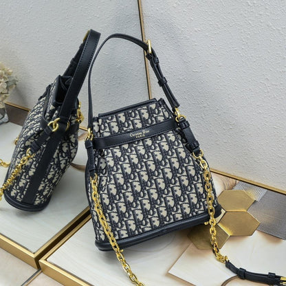 Italian-Inspired Stylish Bucket Bag