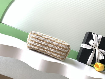 Arco Embroidered Wallet