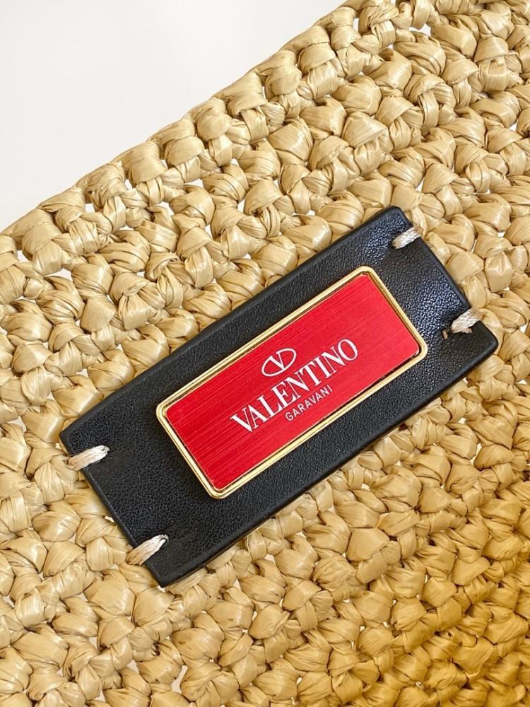 VLogo Signature Raffia Shoulder Bag
