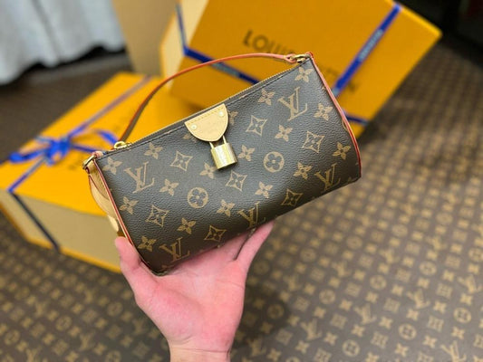 Stylish Refined Leather Crossbody Bag