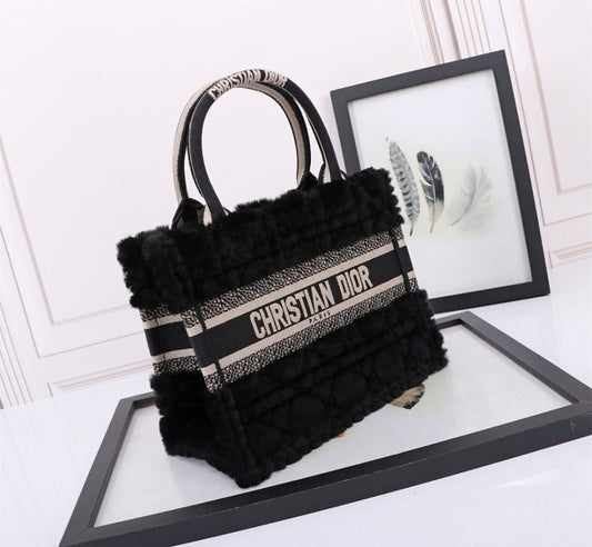 Stylish Embroidered Crossbody Bag – Limited Edition