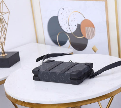 Classic Modern Leather Shoulder Bag
