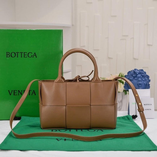 Alma Tote Bag