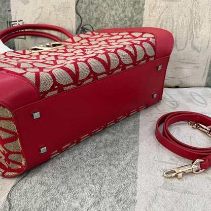 VLogo Signature Leather Shoulder Bag