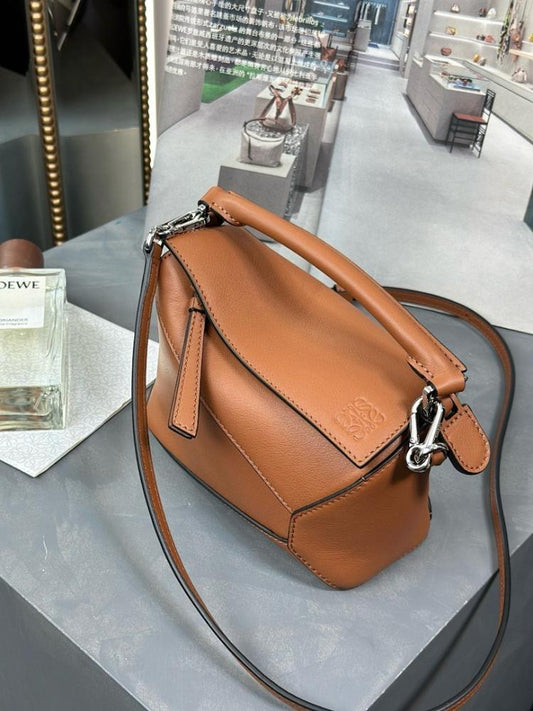 Stylish Leather Crossbody Bag – Limited Edition