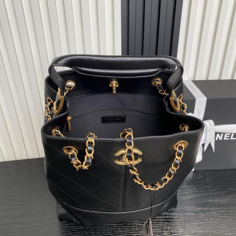 Alma Hobo Bag