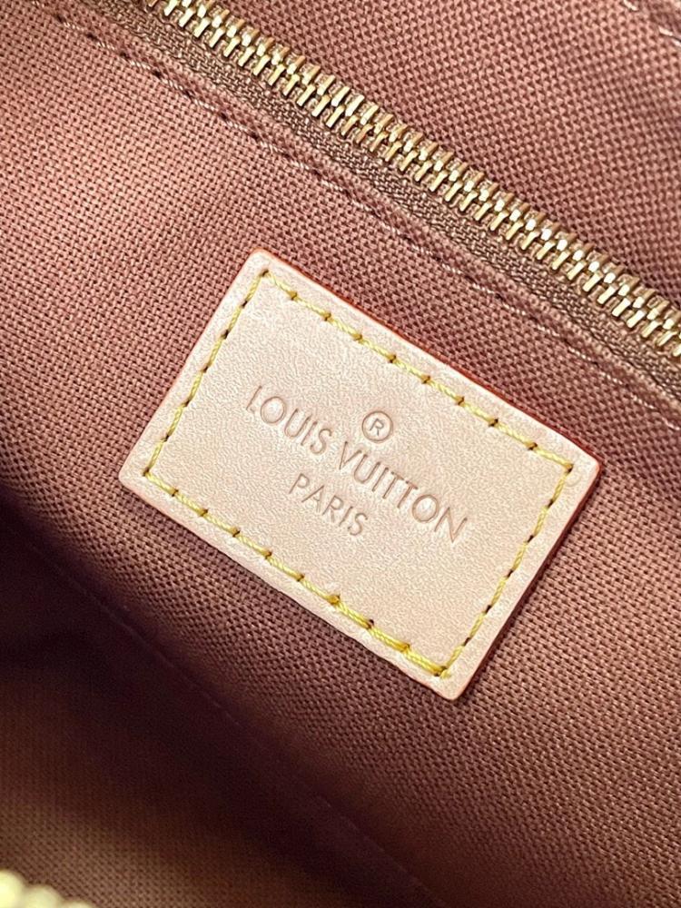 Classic Refined Leather Shoulder Bag