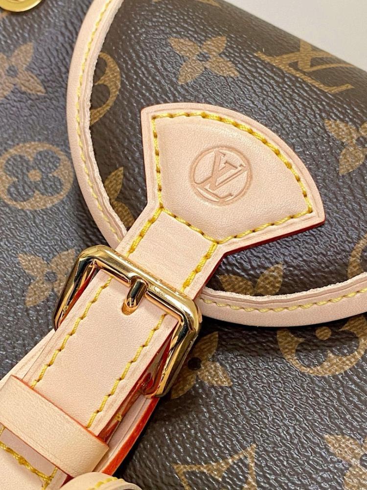 Italian-Inspired Elegant Canvas Bag