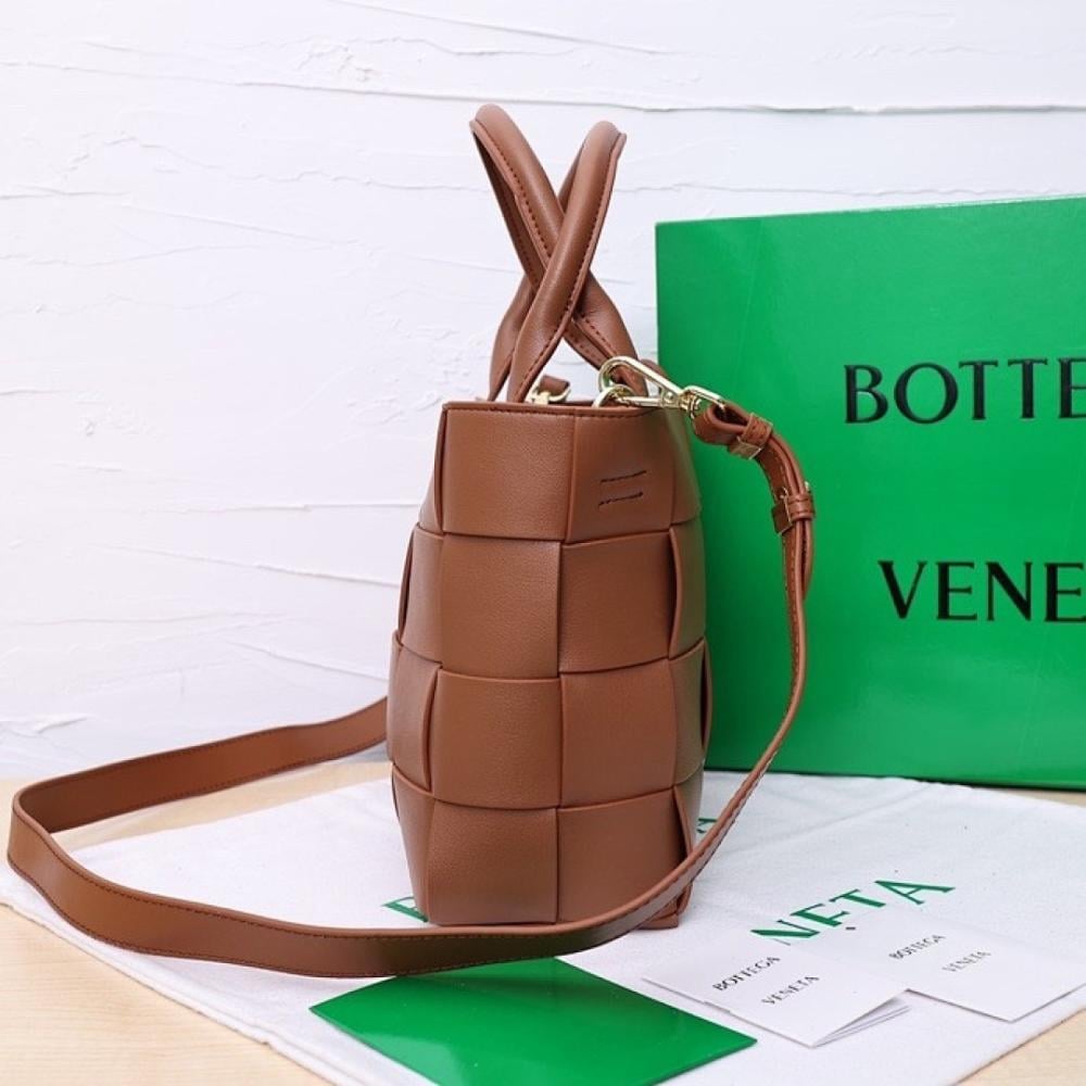 Modern Woven Leather Crossbody Bag – Limited Edition