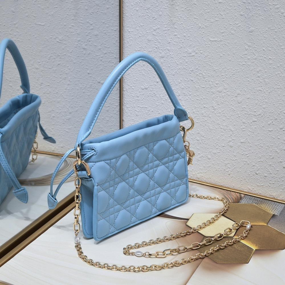 Stylish Refined Lambskin Shoulder Bag