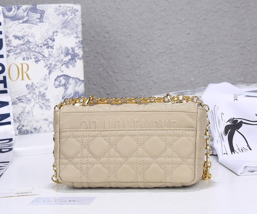 Stylish Refined Silver Leather Crossbody Bag