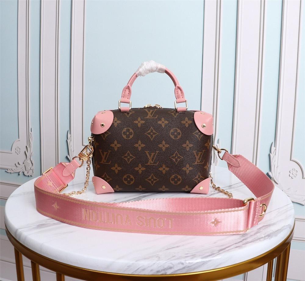 Stylish Studded Leather Shoulder Bag – Limited Edition